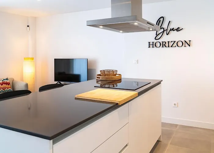 아파트 Coastal Bliss Awaits At Blue Horizon 에스테포나