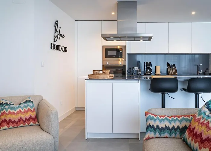 Coastal Bliss Awaits At Blue Horizon * 에스테포나